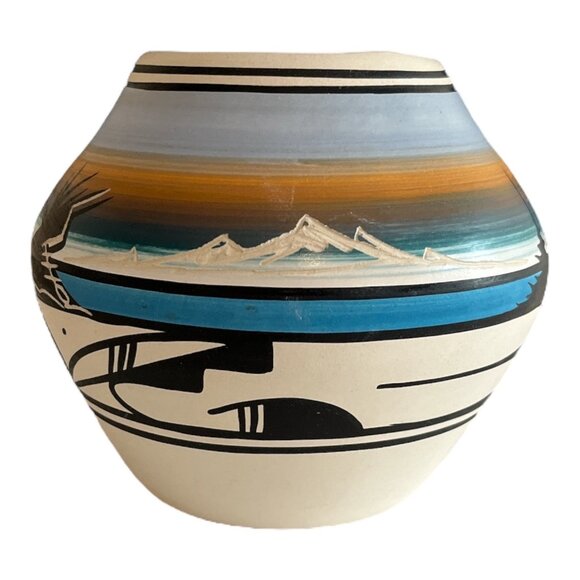 Vintage Navajo Pottery Vase – Signed Hathale – Hand-Painted - Picture 4 of 4